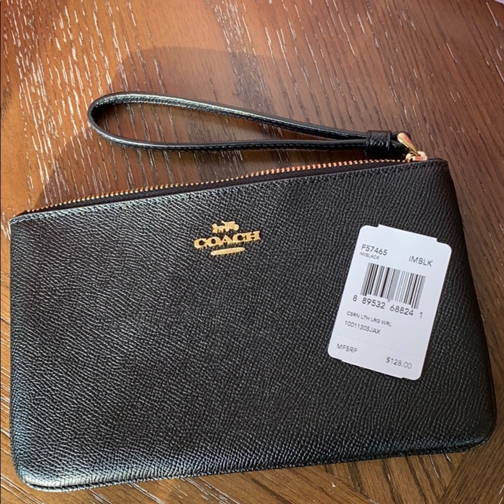 MAKE AN OFFER! 🌟Coach large wristlet - Brand New!